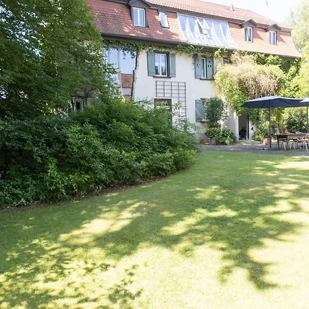 Villaflora Gaestehaus Pensión